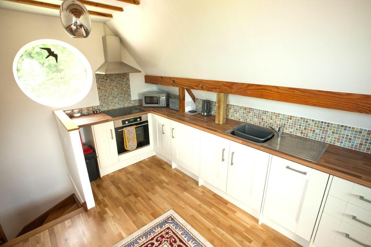 Topsy-turvy, Gardeners Cottage, Clungunford, Ludlow, Shropshire Sy70pn * Broome (Shropshire)